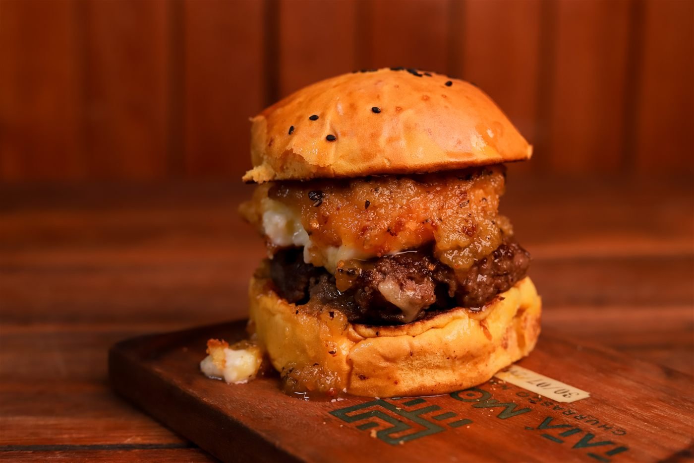 Hambúrguer com geleia e bacon